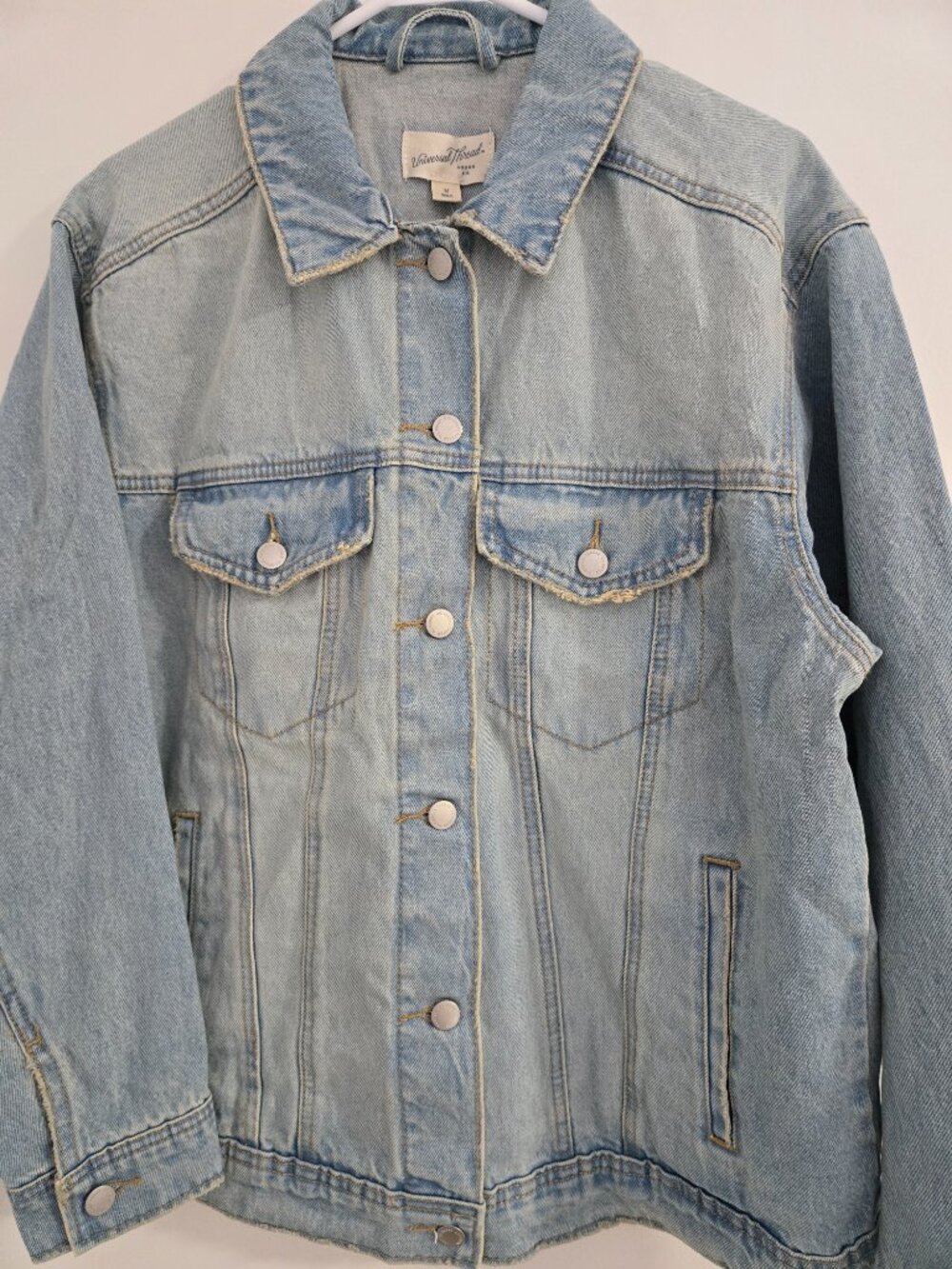 Universal Thread Women’s Oversized Denim Jacket Size M Light Wash 100% Cotton - Picture 2 of 10